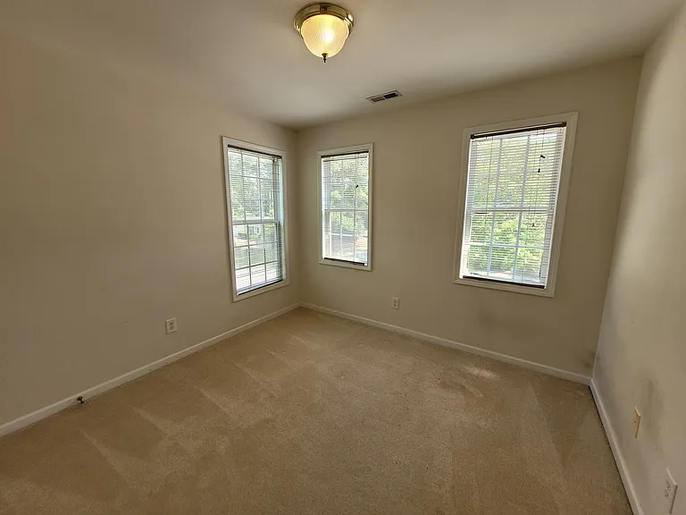 12 Bridgeport Dr — Photo 36
