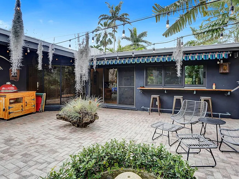 1613 SW 5th Ct — Photo 8