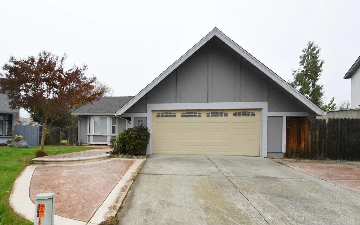 1809 Howe St photo 1