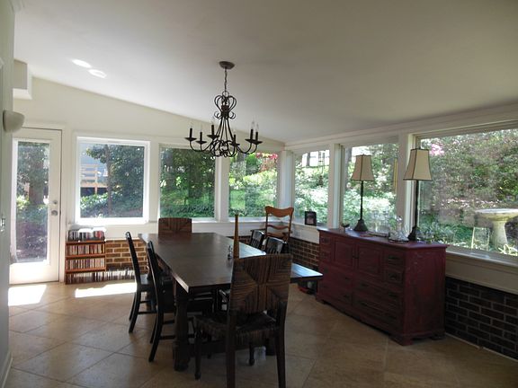 3rd image of 410 Camelot Dr