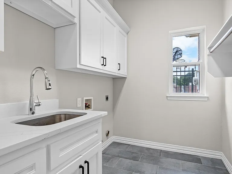 703 Verdun Ct — Photo 23