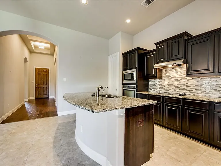 11709 Parade Dr — Photo 3