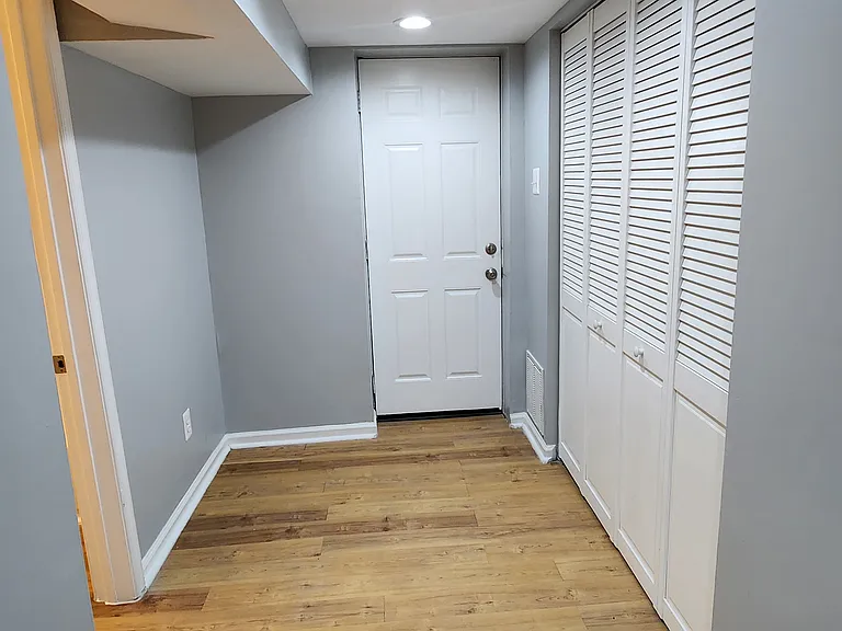 905 Kearny St NE — Photo 54
