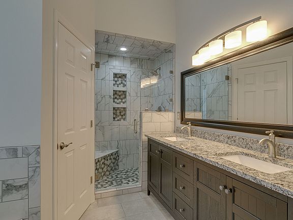 3rd image of 2832 Curacao Ln