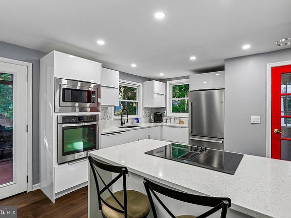 3rd image of 422 Blossom Tree Dr