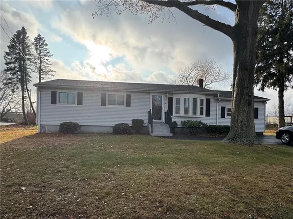 73 Armory Dr, Warwick, RI 02889