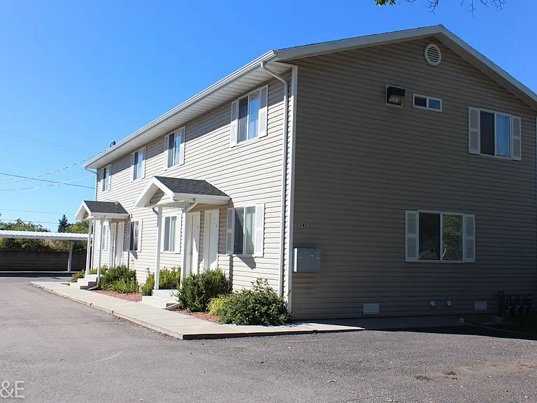 341 N 500 W — Photo 1