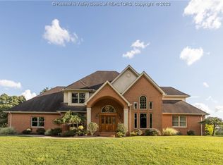 232 Summit Point Dr, Red House, WV 25168