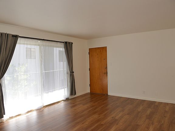3rd image of 618 Ansel Rd APT 5