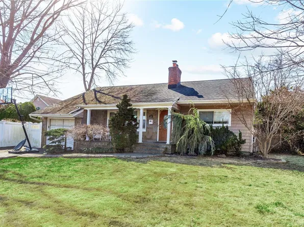11 Anding Avenue, Merrick, NY 11566