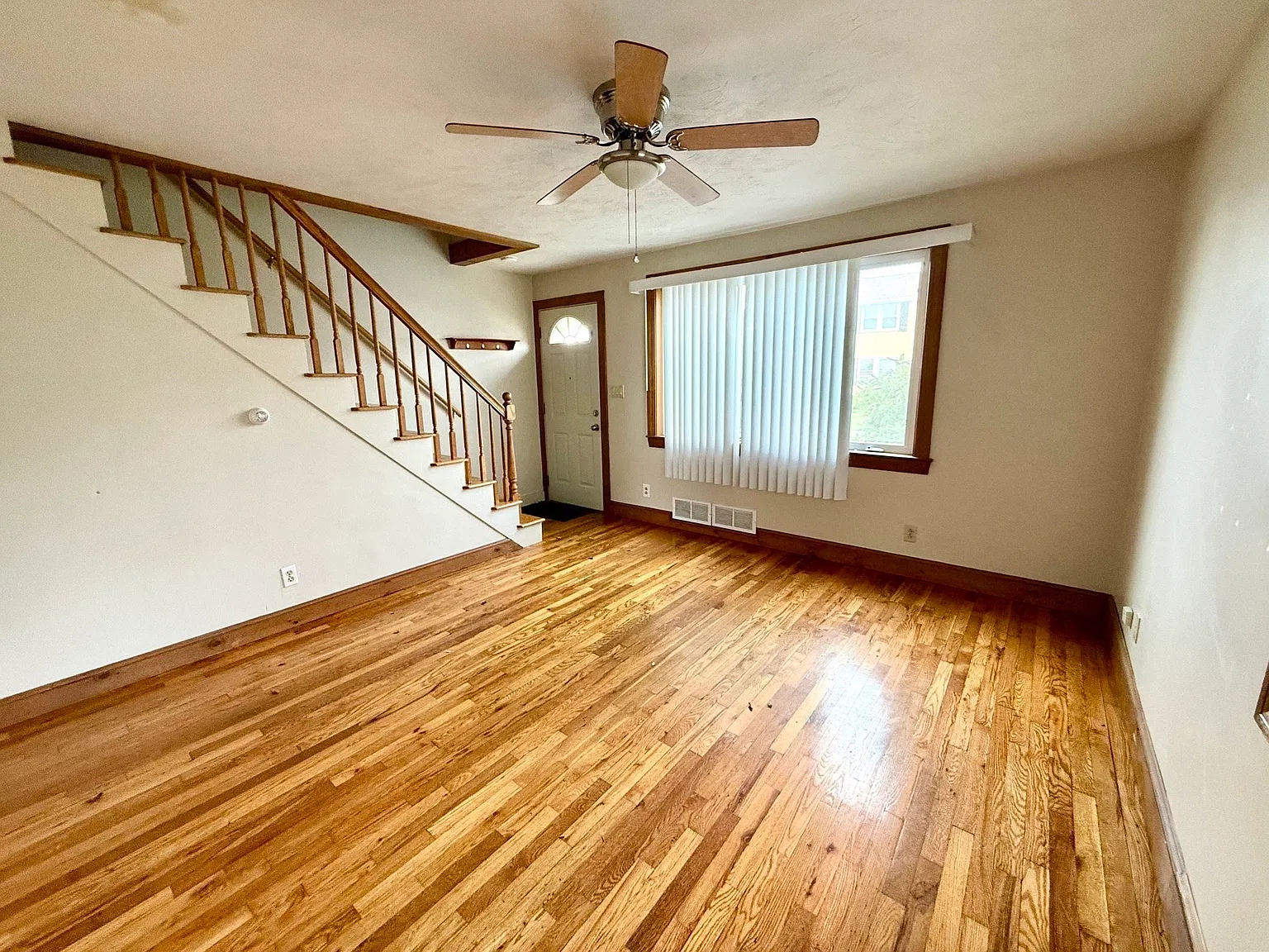 2 bed, 1.0 bath, 832 sqft, $2,700 — Photo 3