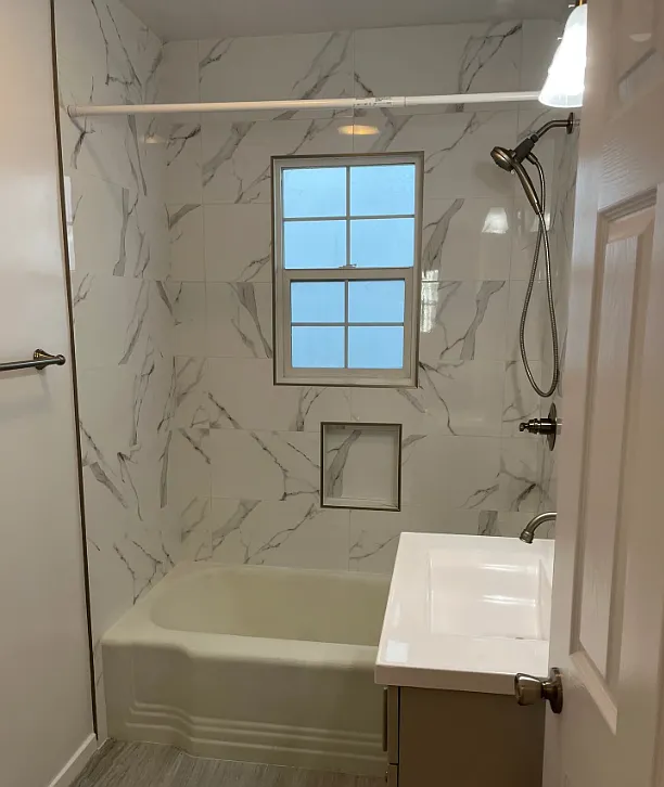 Building Photo - 211 Sprucewood St #1