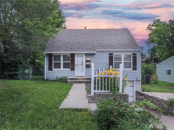 644 Thornton St, Liberty, MO 64068