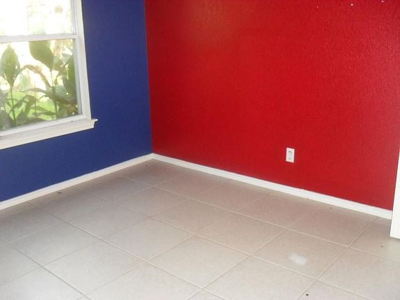 4th image of 2809 Brookhollow Dr