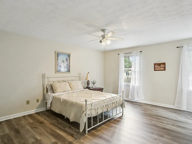 2301 Birdie Ln — Photo 16