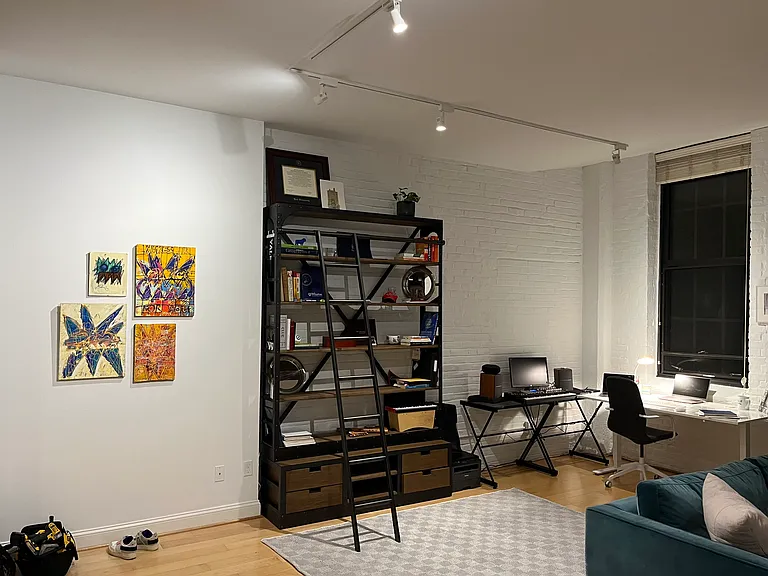 2429 Locust St #611 — Photo 4