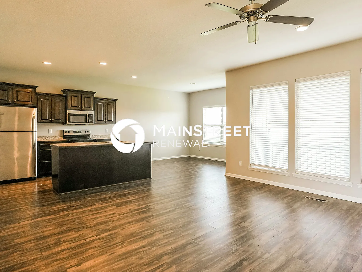 203 NE Katie Ct — Photo 3