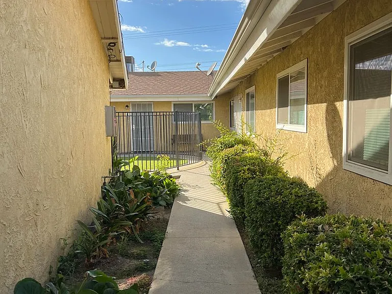 4236 Columbus St — Photo 12