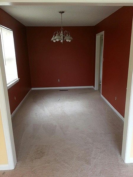 Gorgeous Dinning Room
						:
						Dinning Room with attractive light fixture. Off Kichen and Living Rm.