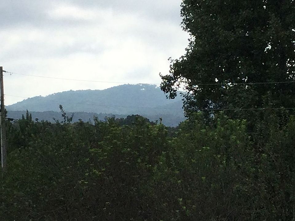 2nd image of 942 Pleasant Valley Rd