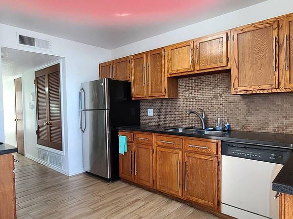 5th image of 303 Villa Canto St