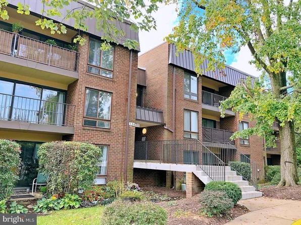 134 Roberts Ln APT 402, Alexandria, VA 22314