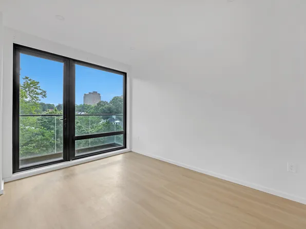 81-07 Kew Gardens Road image 5 of 11