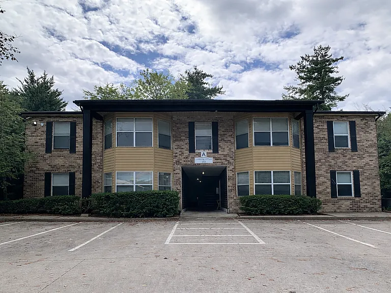 Park Place West and Park Place South Apartments — Photo 8