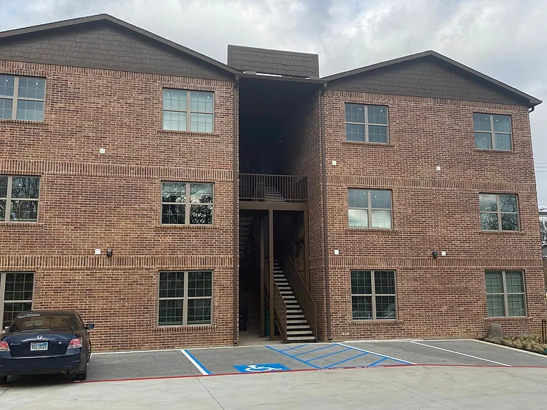 1009 S Avenue B #1 — Photo 1
