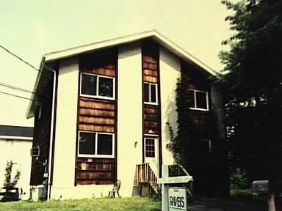 30 Howard Ave #2