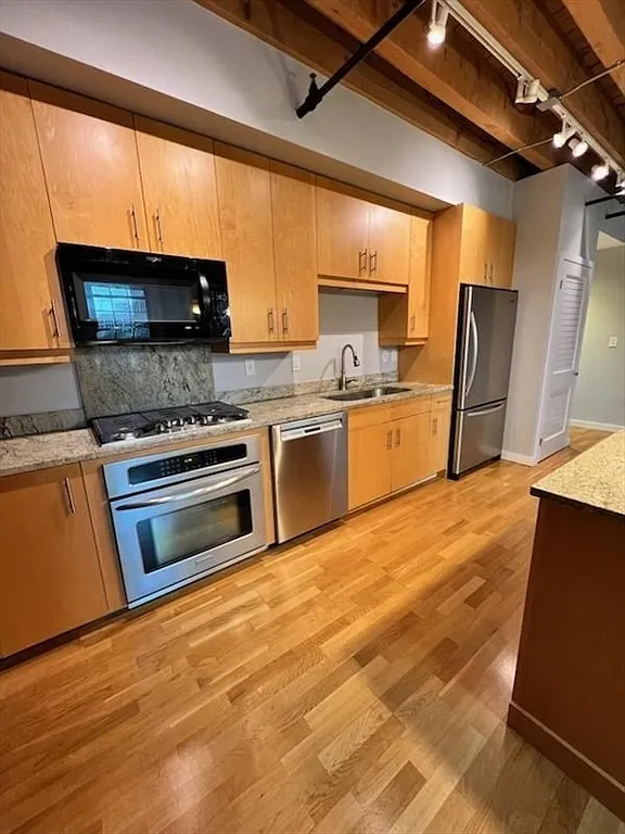 1 bed, 1.0 bath, 759 sqft, $3,995 — Photo 3
