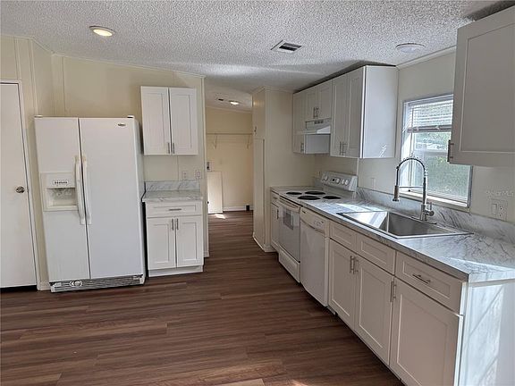 2nd image of 300 S Hankin Rd