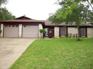 204 Cherokee Ln, Victoria, TX 77901