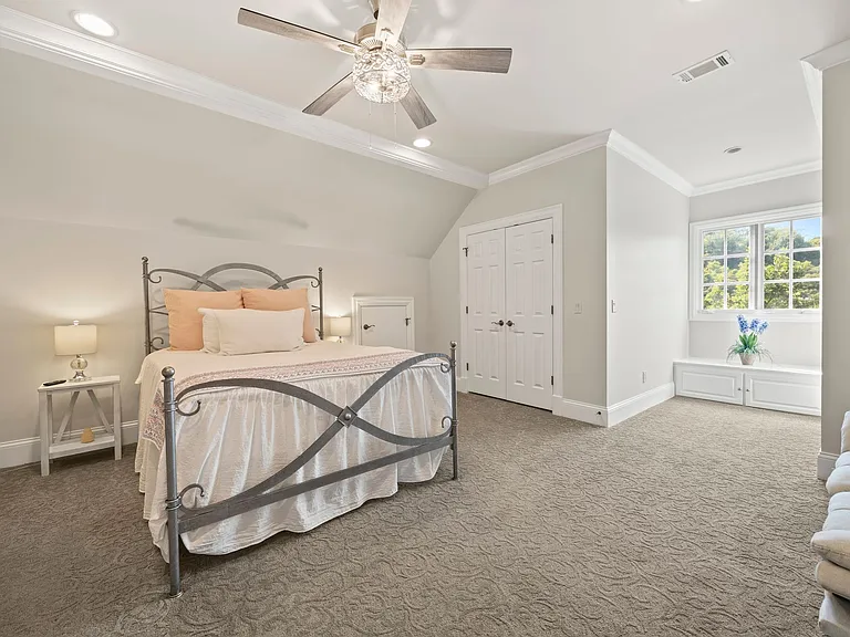 Upstairs Bedroom 2