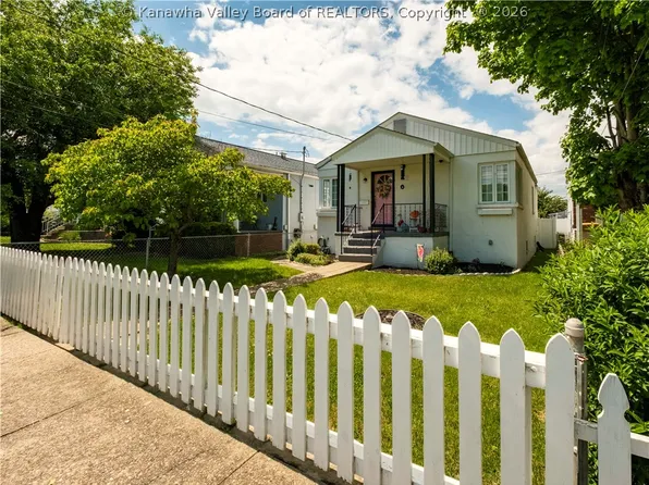 339 17th St, Dunbar, WV 25064