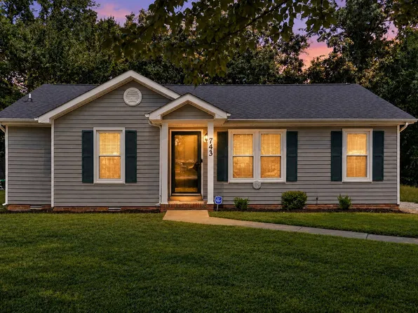 743 Spees Dr, Clarksville, TN 37042