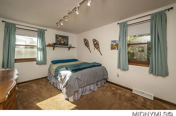 3rd image of 5 Broadwood Ln