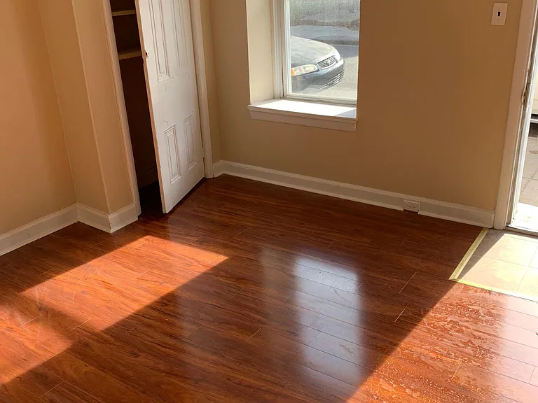 1043 Powell St — Photo 8