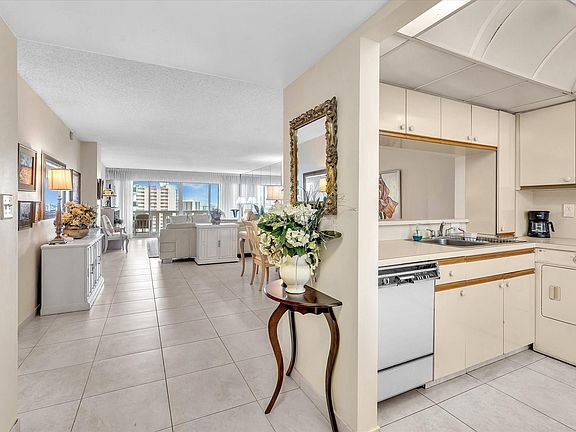 3rd image of 1012 N Ocean Boulevard #1610