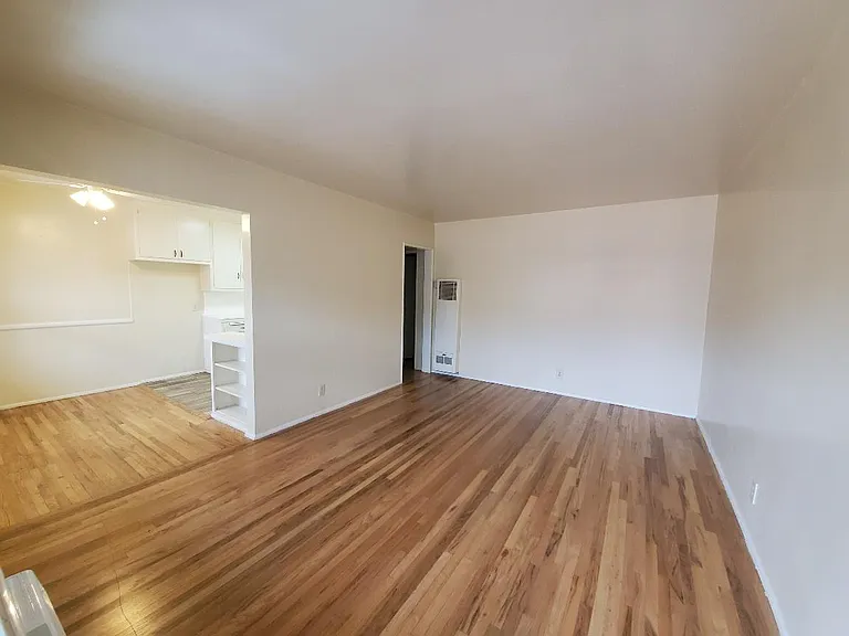 15908 Sherman Way #5 — Photo 4