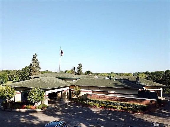 2nd image of 2620 Country Club Dr