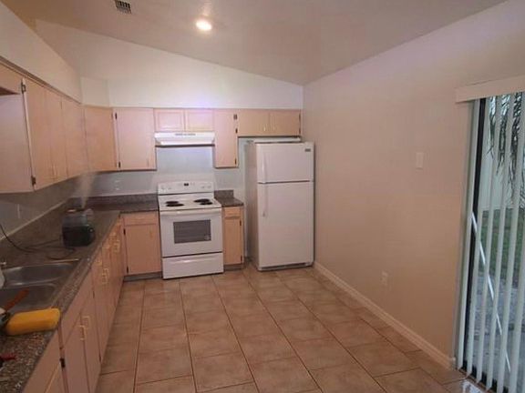 4th image of 2400 Coachman Dr