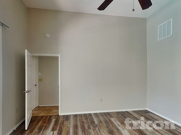 3rd image of 4944 Harbor Woods Dr