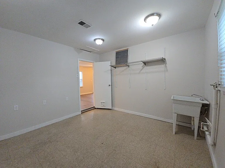 981 Olympia Dr — Photo 21