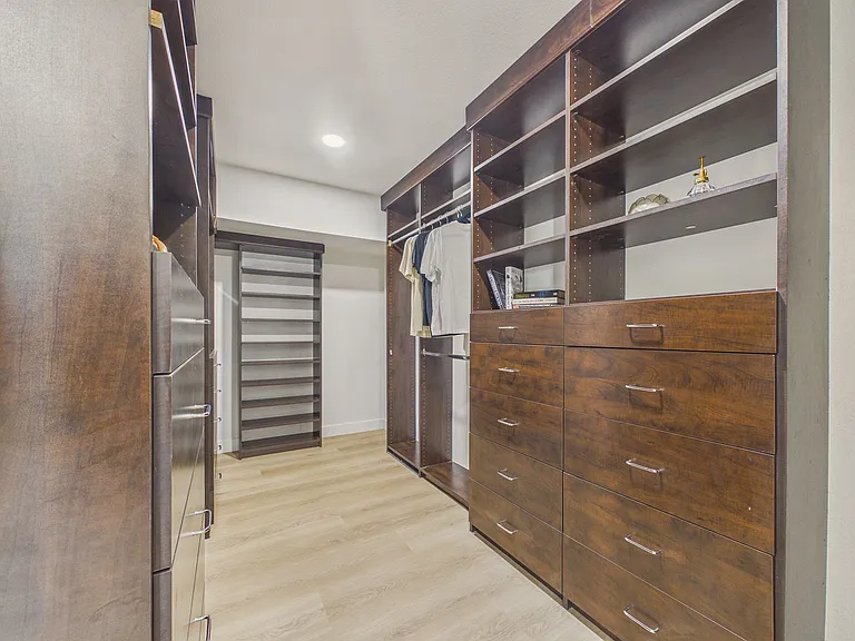 7425 Brighton Dr — Photo 37