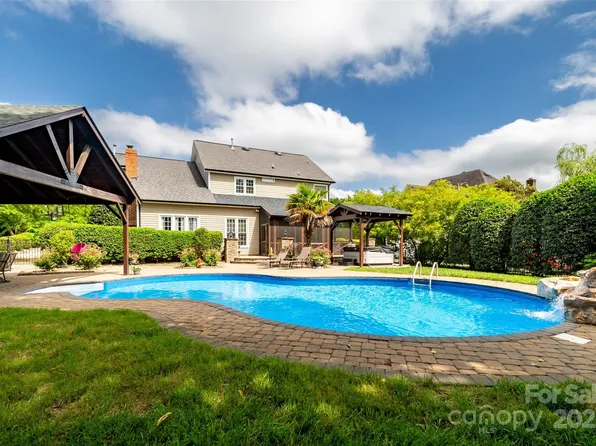 1522 12th Fairway Dr NW, Concord, NC 28027