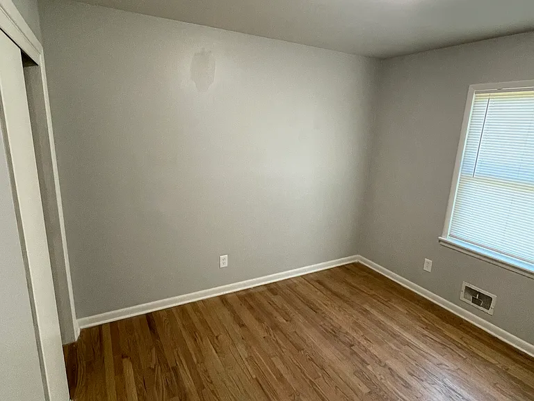 409 W Walnut St #B — Photo 6