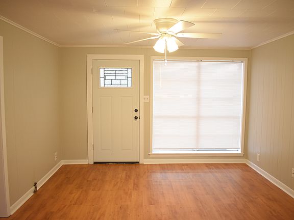 3rd image of 221 N Sanders St