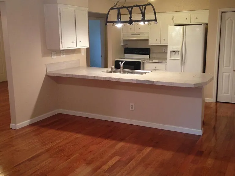 Kitchen & dining