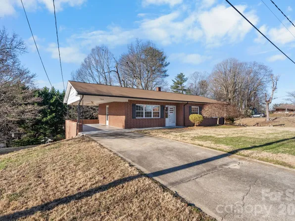 1306 Delwood Dr SW, Lenoir, NC 28645